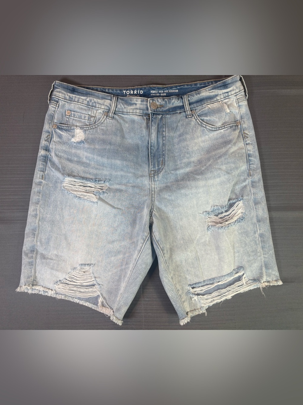 Torrid Perfect High Rise Bermuda Shorts Size 16 Distressed Light Wash Denim